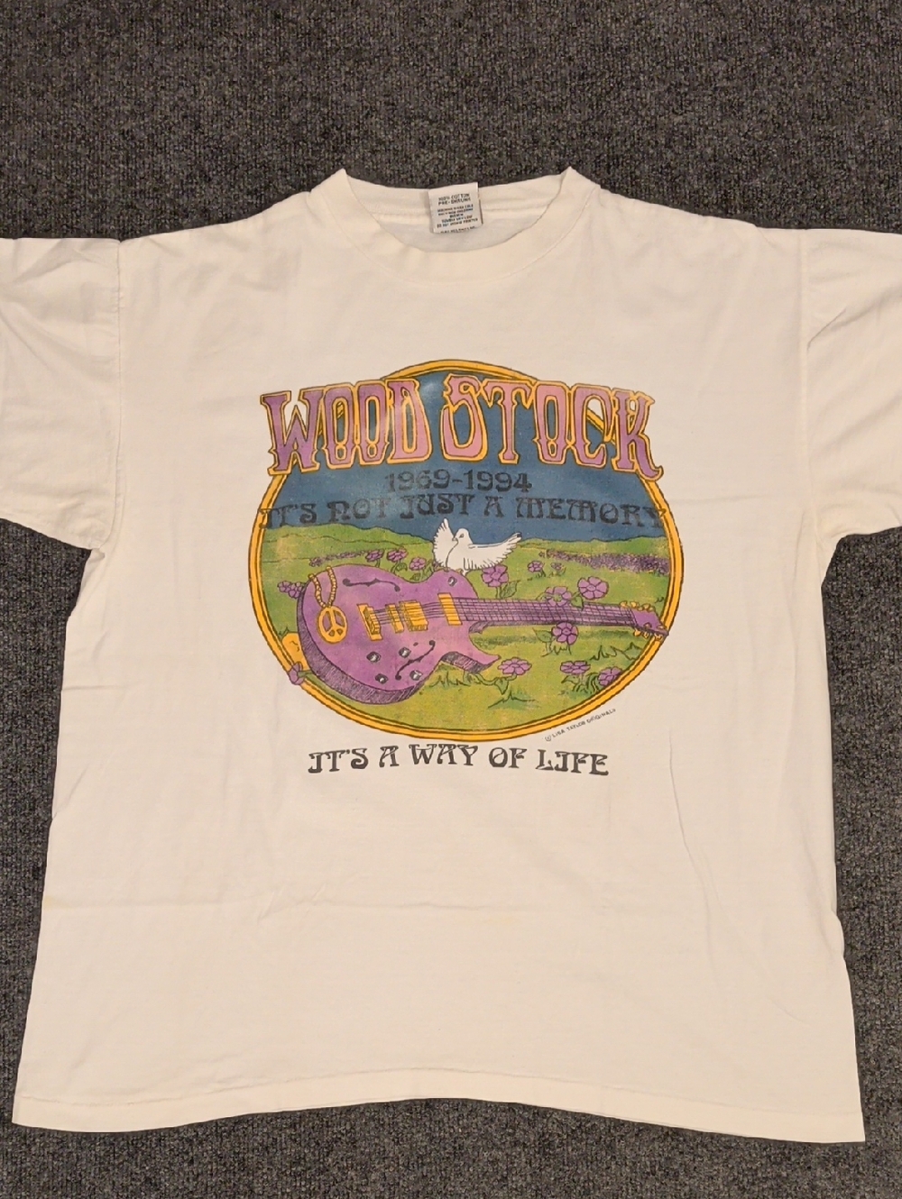 Rare 1994 Lisa Taylor Woodstock Graphic Tee Dove & Purple Guitar 100% Cotton USA